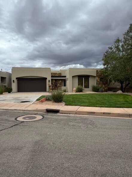 Building Photo - 1761 W Red Cloud Cir