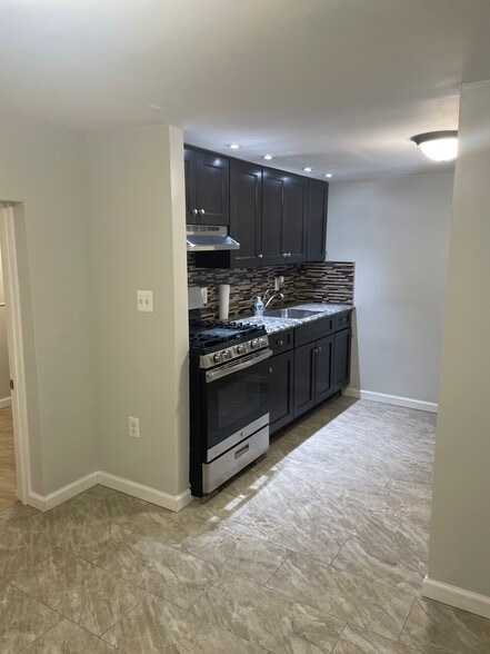 Kitchen - 6116 Washington St