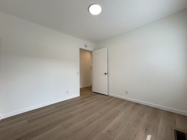 Building Photo - 3532 Rollingside Dr