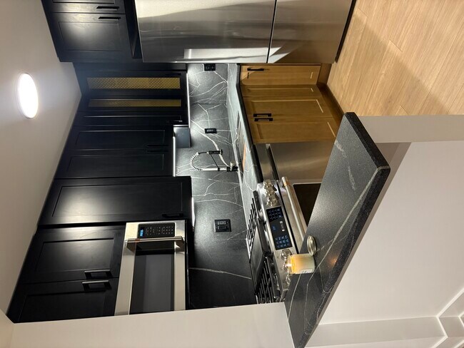 Building Photo - 1 E Scott St