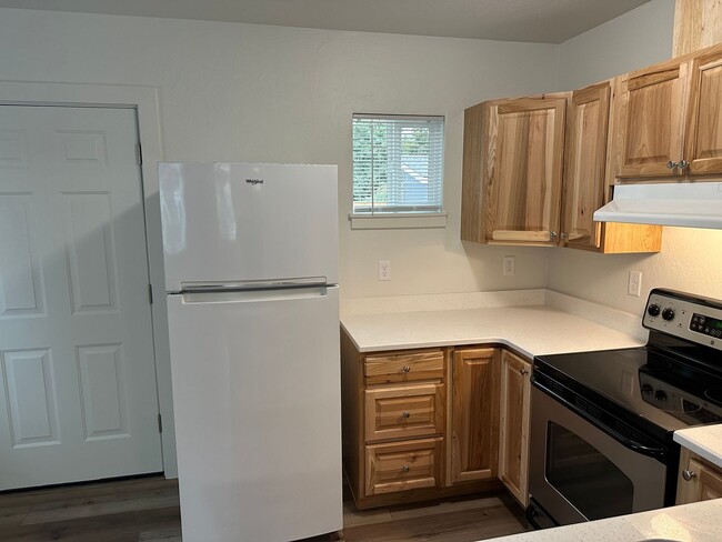 Building Photo - Beautiful 2 bedroom, 1 bath house in Sprin...