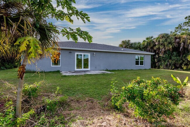Building Photo - 8007 Royal Ct