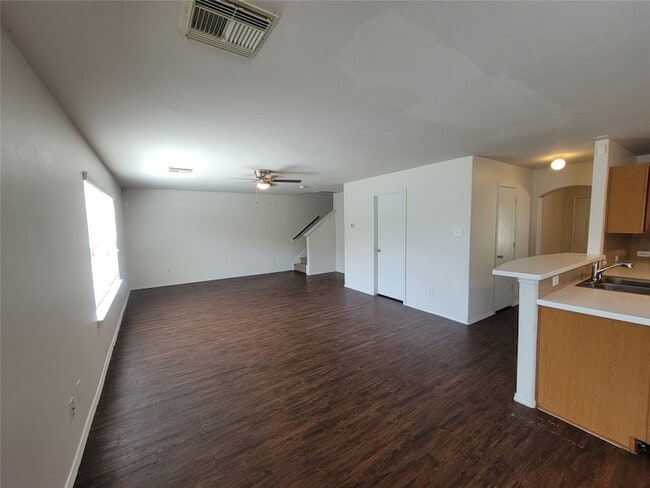 Building Photo - 2410 Lakecrest Village Ct