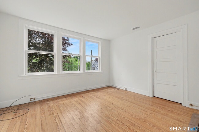 Building Photo - 15 Shorelands Pl