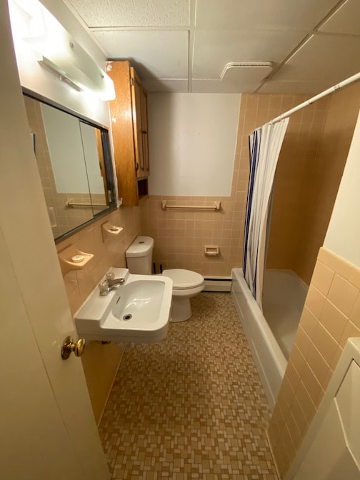 Building Photo - 1 Maplewood Rd