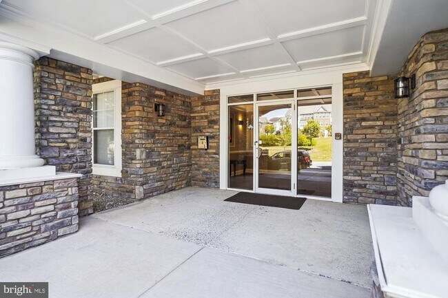 Building Photo - 12824 Clarksburg Square Rd