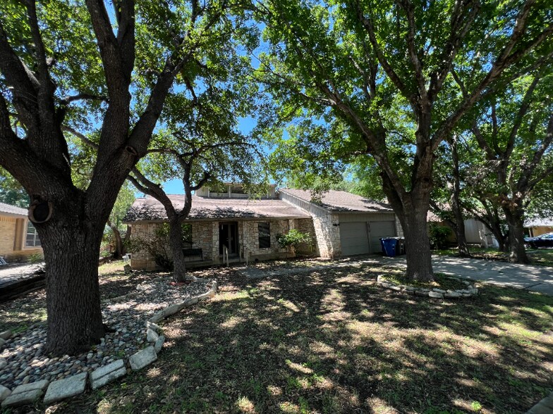 Building Photo - 6210 Welles Creek Dr