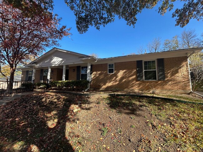 Building Photo - Updated Central Waco Home