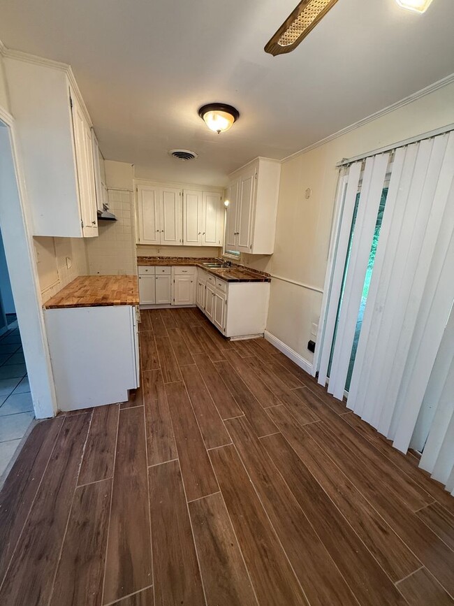 Building Photo - Rental Property In Sunset