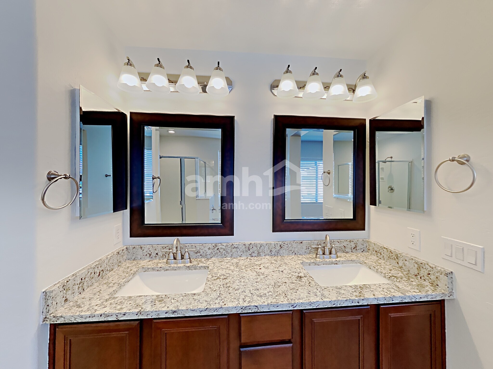 Building Photo - 2324 W Barwick Dr