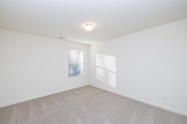 Building Photo - 105 Luna Ln
