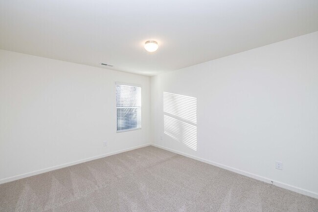 Building Photo - 109 Gaelic Dr
