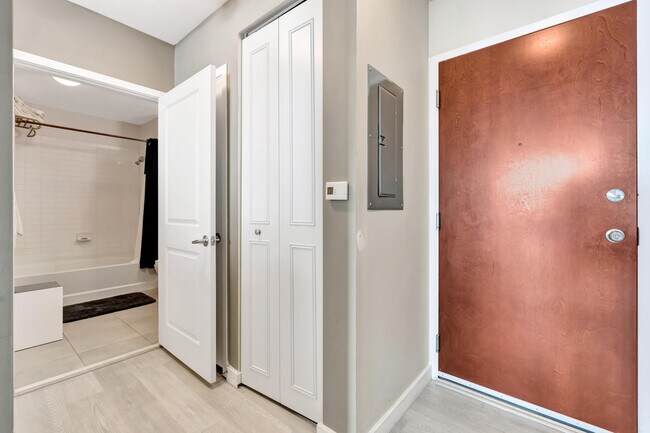 Building Photo - 300 S Australian Ave