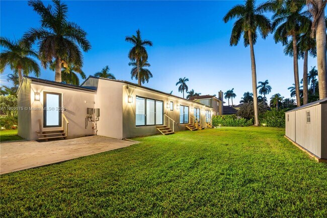 Building Photo - 1141 Hollywood Blvd