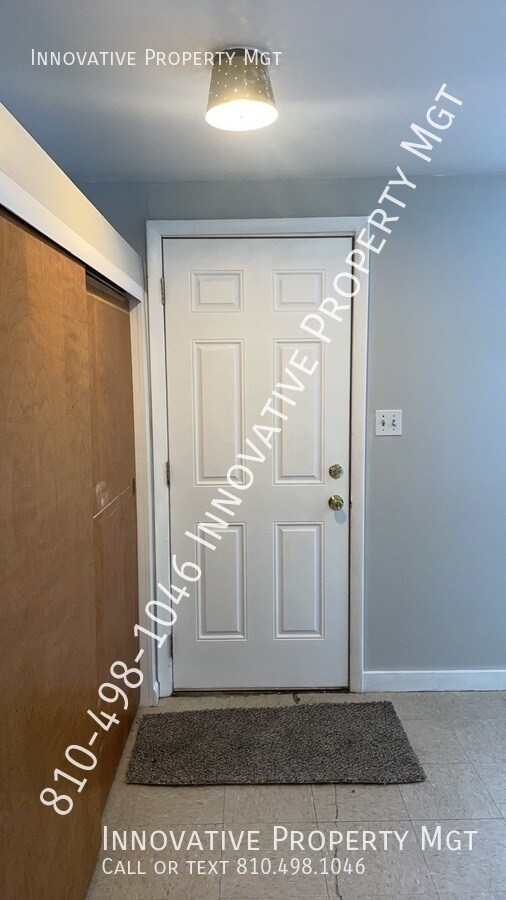 Building Photo - 1012 Farnum Ave