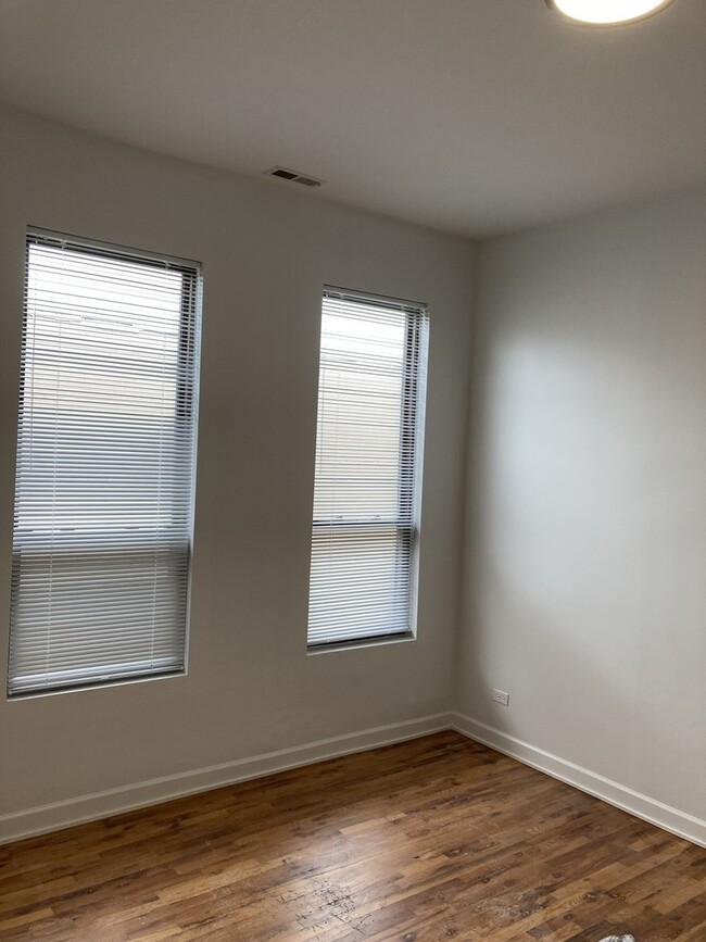 Building Photo - 4041 S Calumet Ave