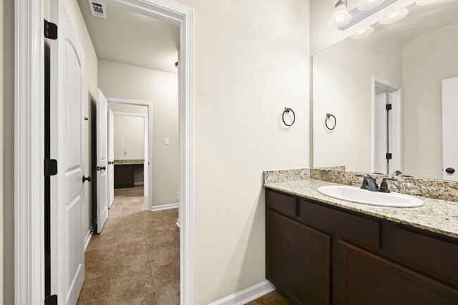 Building Photo - 37184 Sills Dr