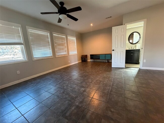 Building Photo - 2806 Pine St