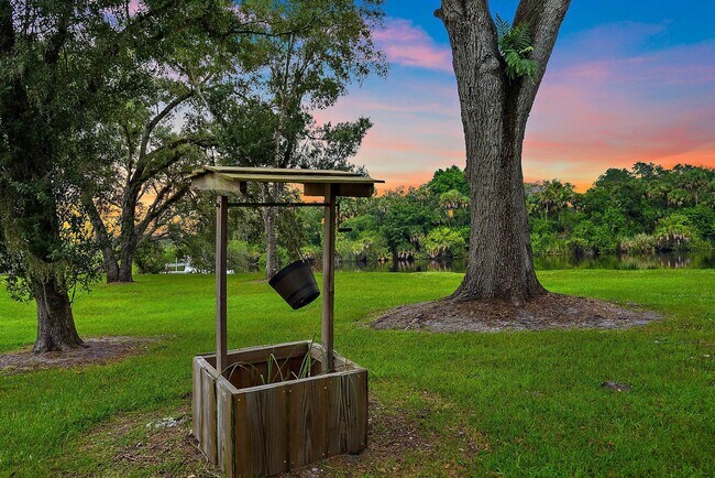 Building Photo - 12955 SW Kanner Hwy