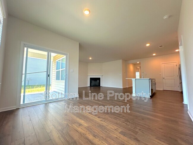 Building Photo - 211 Dogwood Crk Dr