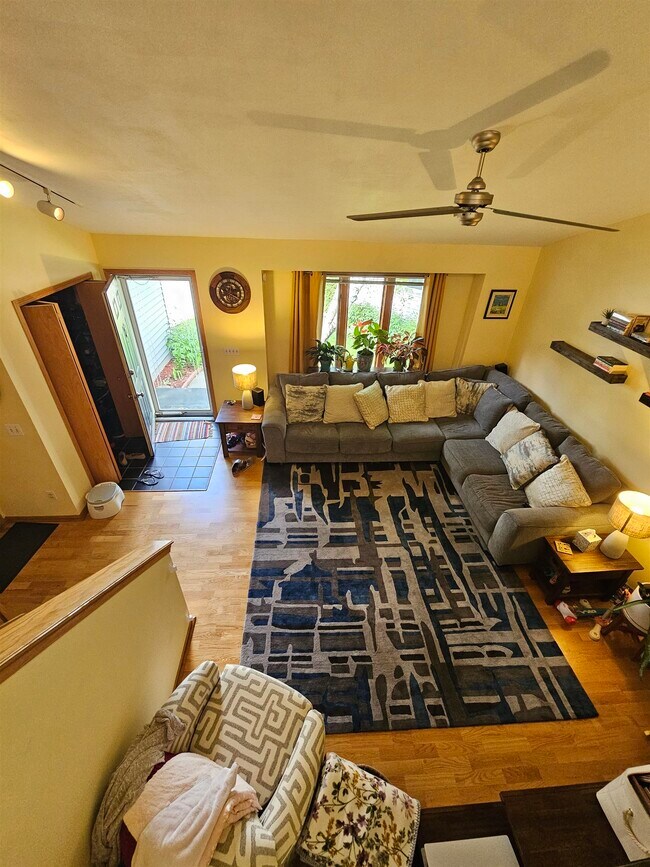 Building Photo - 862 Sky Ridge Dr