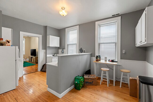 Building Photo - 1421 Fletcher-2F