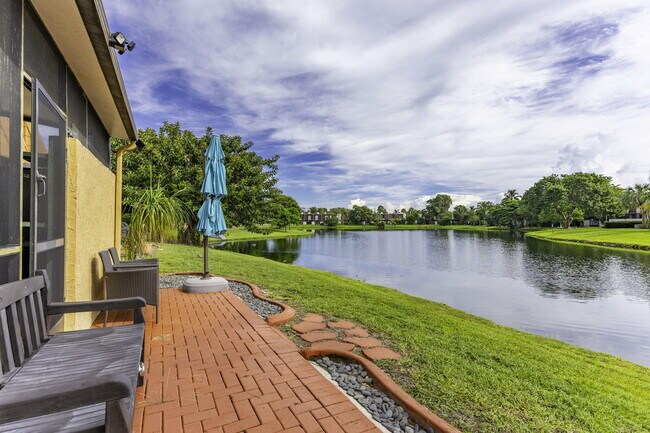 Building Photo - 9119 Limetree Ln