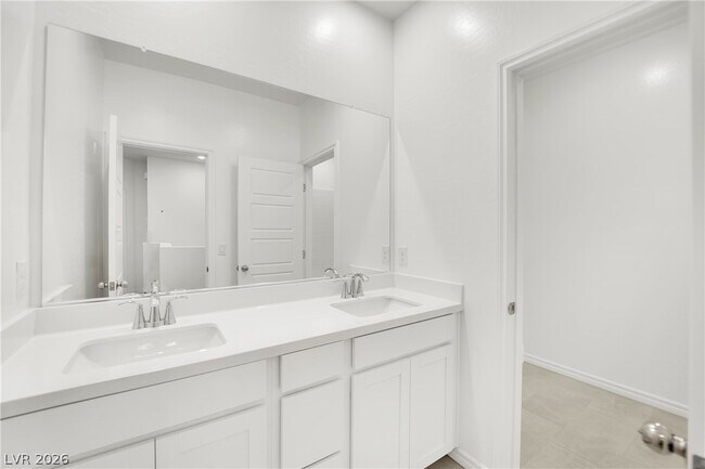 Building Photo - 600 N Carriage Hill Dr