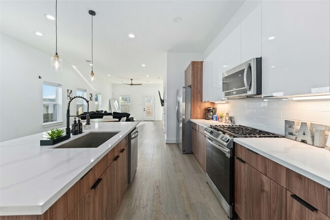 Building Photo - 3034 Gray St