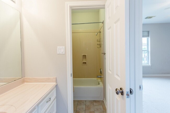 Building Photo - 4611 Oakdale St