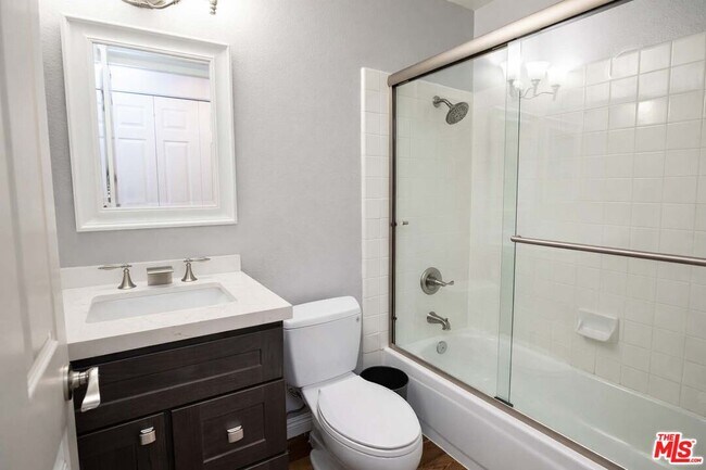 Building Photo - 1055 S Dewcrest Dr