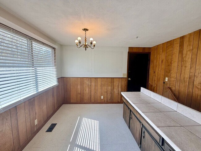 Building Photo - 3 Bedroom with Storage