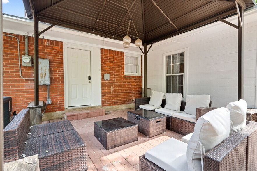 Building Photo - 6418 Onyx Dr N