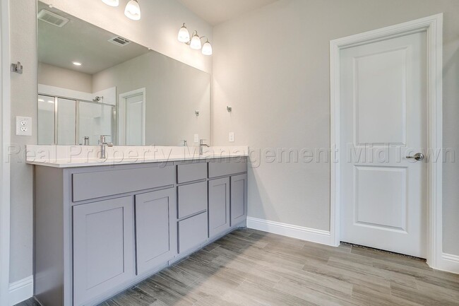 Building Photo - CHARMING, 2022 NEWLY BUILT BEAUTIFUL 4 BD,...