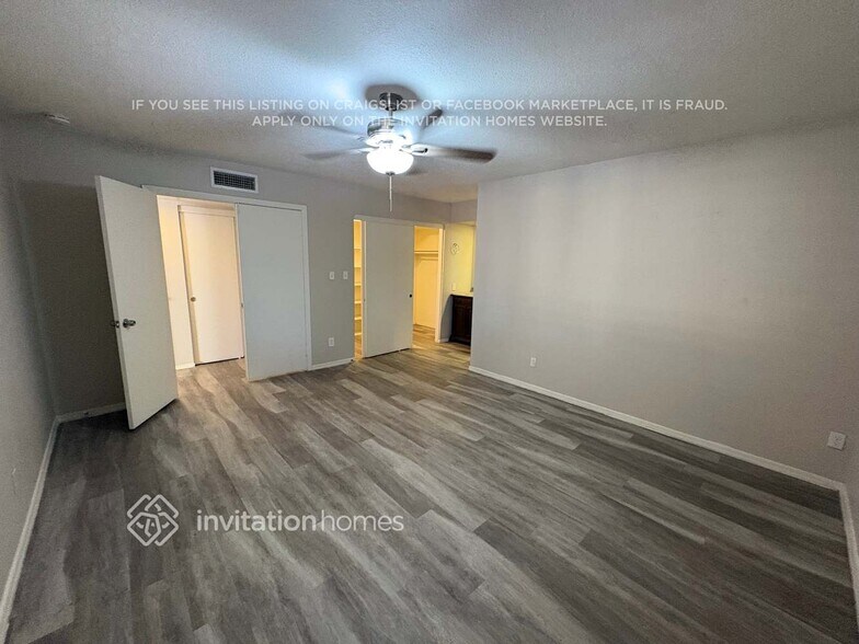 Building Photo - 4840 W Vogel Ave