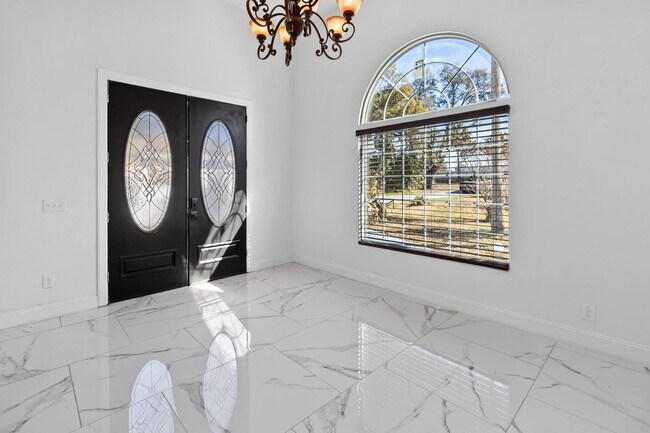 Building Photo - 4/3 Lakefront Home for Rent – 1 Acre – Near College Park & Downtown Orlando