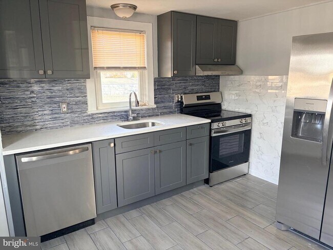 Building Photo - 43 Franklin Ave