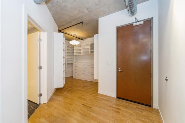 Building Photo - Mosler Lofts - 1 bedroom