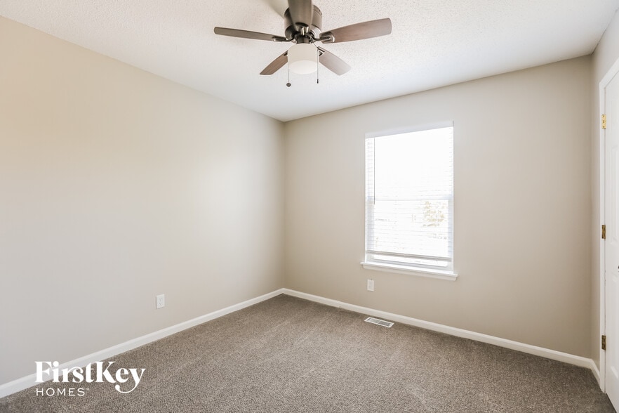 Building Photo - 1109 Wiltshire Blvd