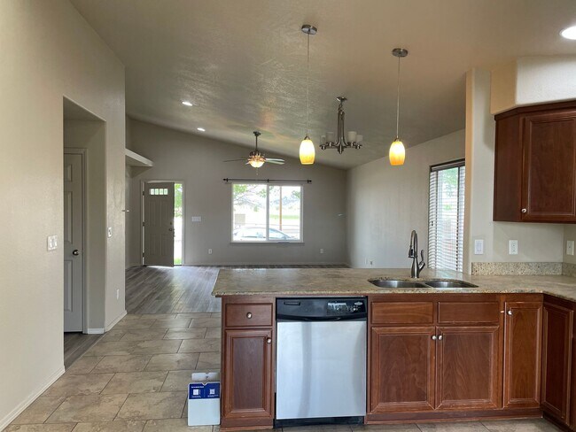 Building Photo - Great 3 Bedoom 2 Bath Home