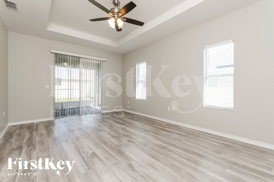 Building Photo - 533 Interlock St