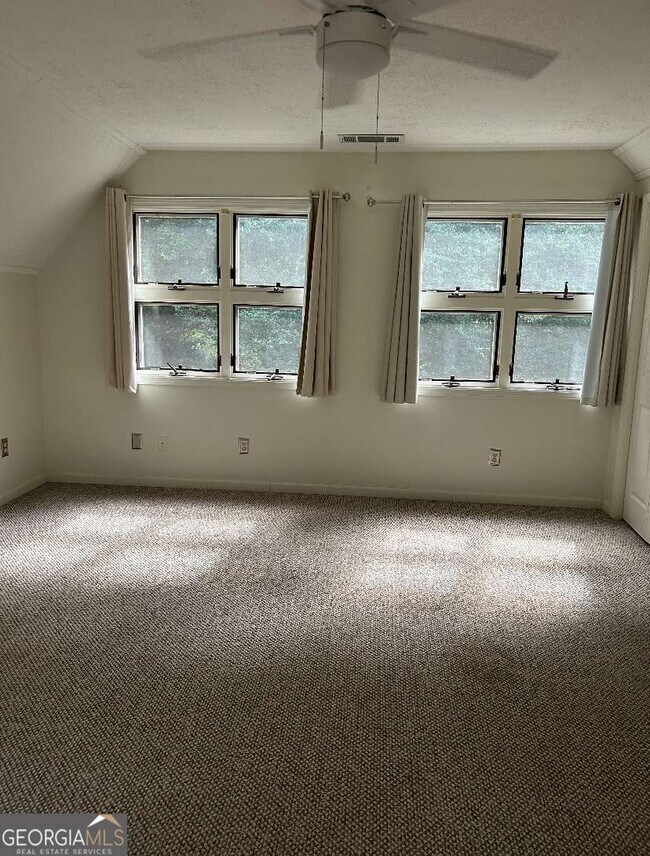 Building Photo - 522 Capri Dr