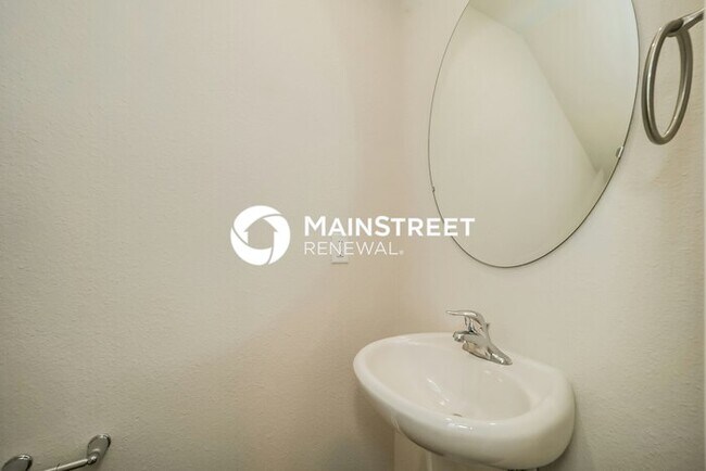 Building Photo - 4 Bedroom Pet-Friendly Home in Greensboro, NC with Main Street Renewal