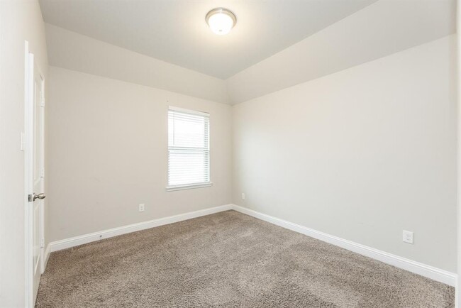 Building Photo - 207 Denfield Ct