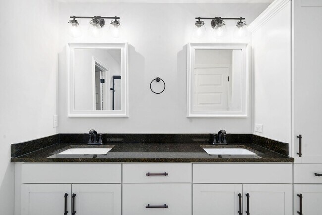 Building Photo - Pet Friendly Three Bedroom with Bonus!