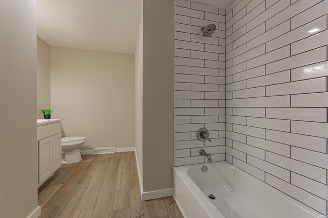 Building Photo - 7127 Pinehurst Dr