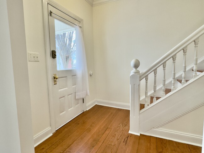 Building Photo - 625 Goldsborough St