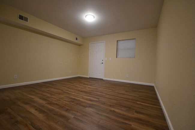 Building Photo - Pike Apartments