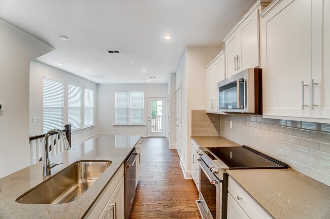 Building Photo - 5019 Sovereignty Ct