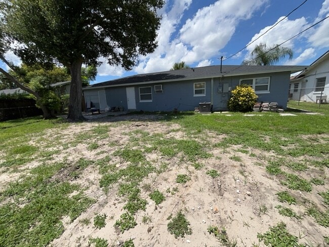 Building Photo - 4615 Mars Ct